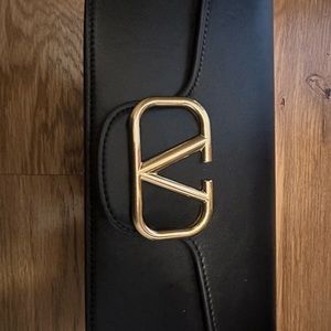 Valentino garvani v black calfskin bag medium
